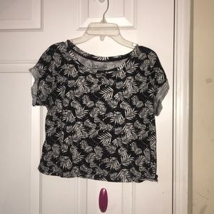 crop top patterned shirt